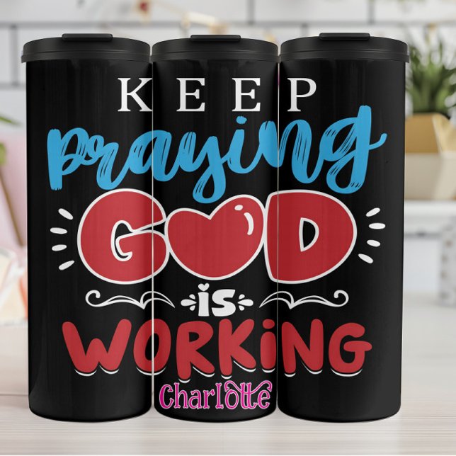 Keep Praying God Is Working Thermosbecher (Von Creator hochgeladen)