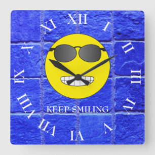 Keep Smiling Quadratische Wanduhr