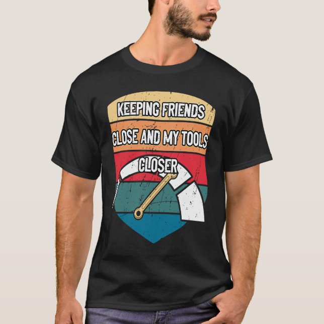 Keep Tools Close Car Mechanic Auto Car Repair T-Shirt (Vorderseite)