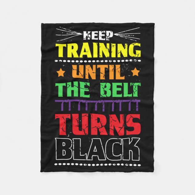 Keep Training Until The Belt Turns Black Karate Ma Fleecedecke (Vorderseite)