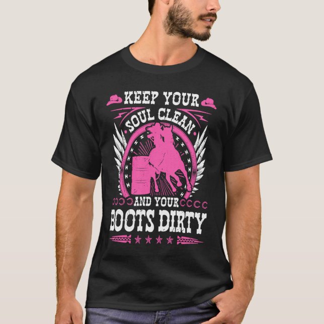 Keep Your Soul Clean Boots Dirty Rodeo Cowgirl Bar T-Shirt (Vorderseite)