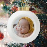 Keepake Baby Foto Keramik Kugel-Ornament<br><div class="desc">Fügen Sie Ihrem Kind das Foto,  den Namen und das Jahr,  um diesen Schmuck für ein einzigartiges,  schönes Geschenk für die Familie anpassen. Großeltern werden diesen besonderen Sake Liebe!</div>