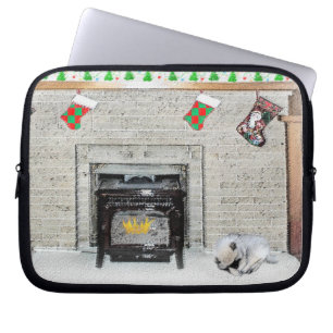 Keeshond Christmas Puppy Dog von Fireplace Paintin Laptopschutzhülle
