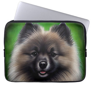 Keeshond Dog in St. Patrick's Day Dress Laptopschutzhülle