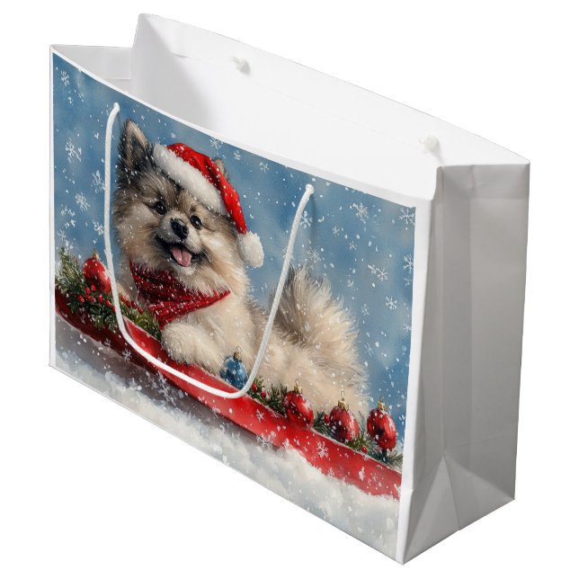 Keeshond Hund in Sledge Lass es Schnee Weihnachten Große Geschenktüte (Vorderseite Schrägansicht)