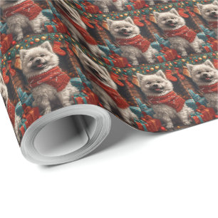 Keeshond-Hund mit Weihnachtsgeschenken Kamin Geschenkpapier
