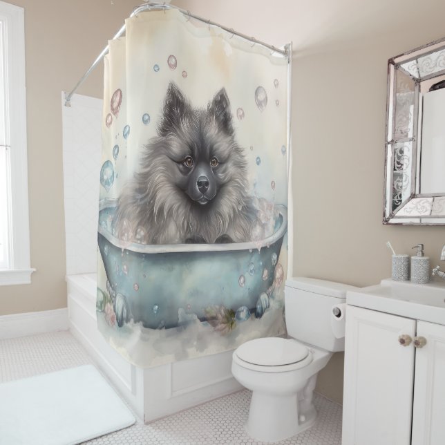 Keeshond in der Badewanne Wasserfarben Kunst Duschvorhang (Beispiel)