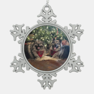 Keeshond mit Weihnachtsbaum Schneeflocken Zinn-Ornament