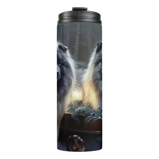 Keeshond Snowy Sleigh Weihnachtsdekor Thermosbecher (Vorderseite)