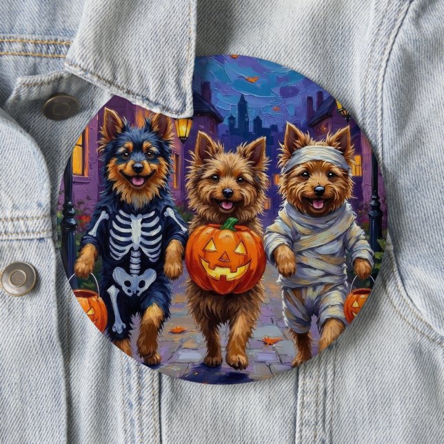 Keeshond Trick-or-Treating in Halloween-Kostümen Button (Beispiel)