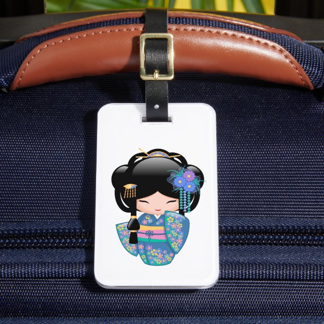 Keiko Kokeshi Doll - Blue Kimono Geisha Girl Gepäckanhänger (Vorderseite Insitu 2)