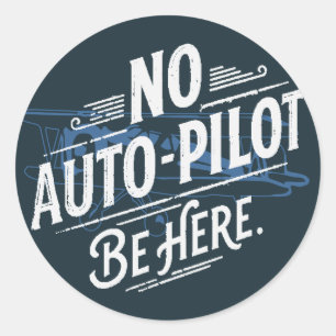 Kein Autopilot. Sei hier. Runder Aufkleber