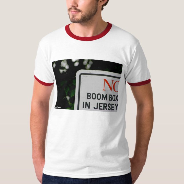 "Kein Boom-Kasten im Jersey" - Wecker-T-Shirt T-Shirt (Vorderseite)