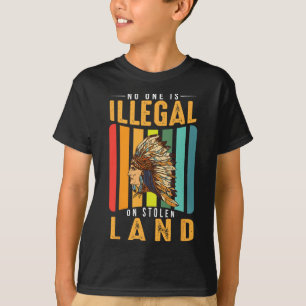 Kein Mensch ist illegal auf gestohlenem Land Nativ T-Shirt