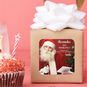 Kein Peeking ADD NAME Weihnachtsmann Geschenkaufkl Quadratischer Aufkleber