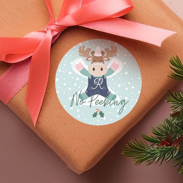 Kein Peeking Niedlicher Elchsengel Runder Aufkleber (No Peeking Cute Woodland Moose Snow Angel Classic Round Sticker)