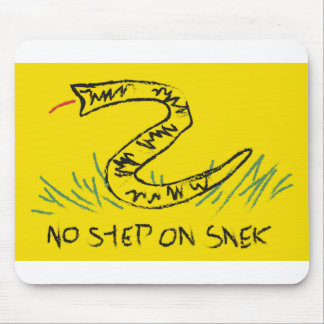 Kein Schritt auf der Flagge von Snek Gadsden Mousepad