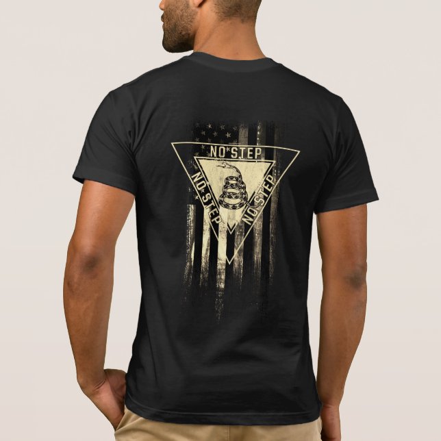 KEIN SCHRITT GADSDEN SNAKE AIRCRAFT AMERICAN FLAG T-Shirt (Rückseite)