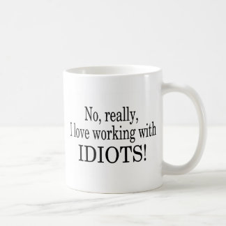 Kein wirklich ich Liebe, die mit Idioten arbeitet Tasse