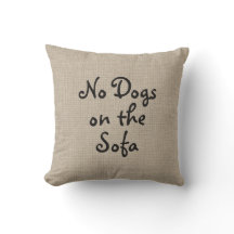 Keine Hunde auf dem Sofakissen