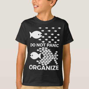 Keine Panik Organisiere Motivationsillustration T-Shirt