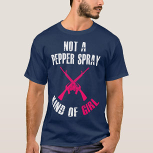 Keine Pepper-Spray-Art von Girl Pro Gun T-Shirt