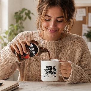 Keine perfekte Zeit – Motivierende Typografie-Zita Kaffeetasse