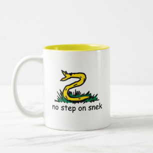 Keine Schritte auf snek memes Gadsden parody SnekR Zweifarbige Tasse