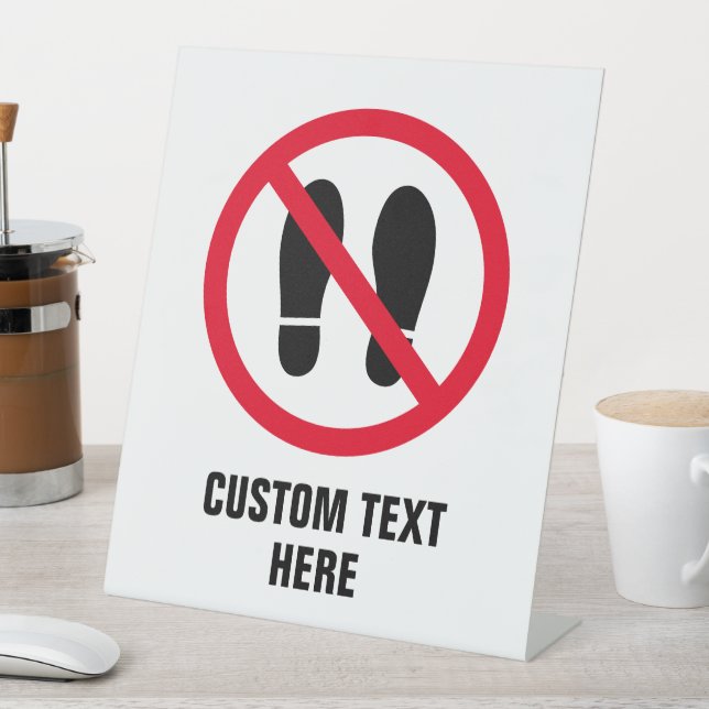 Keine Schuhe erlaubt Verbotene Fußschritte Sockelschild (In Situ)