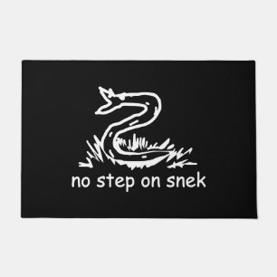 Keine Stufe auf Snek-Meme Gadsden-Parodie SnekRigh Fußmatte