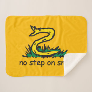 Keine Stufe auf Snek-Meme Gadsden-Parodie SnekRigh Sherpadecke