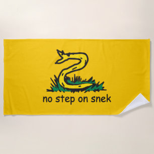 Keine Stufe auf Snek-Meme Gadsden-Parodie SnekRigh Strandtuch