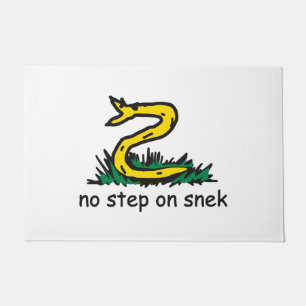 Keine Stufe auf Snek-Memes Gadsden-Parodie SnekRig Fußmatte