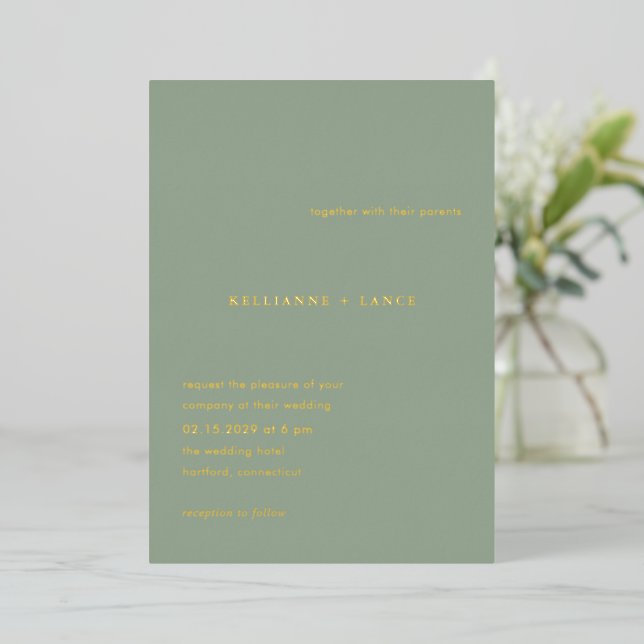 Kellianne Sage Green Modern Wedding Folieneinladung (Stehend vorne)