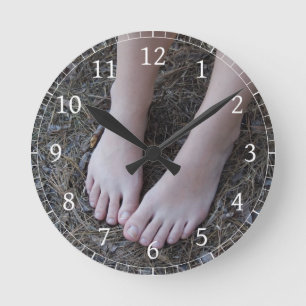 Kellie Barefoot in Nature Clock Runde Wanduhr