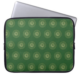 Kelly Green | Golden Zinnia Flower Medallions Laptopschutzhülle