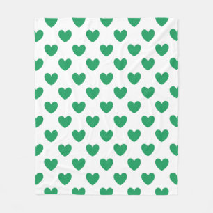 Kelly green polka herzen auf weiß fleecedecke