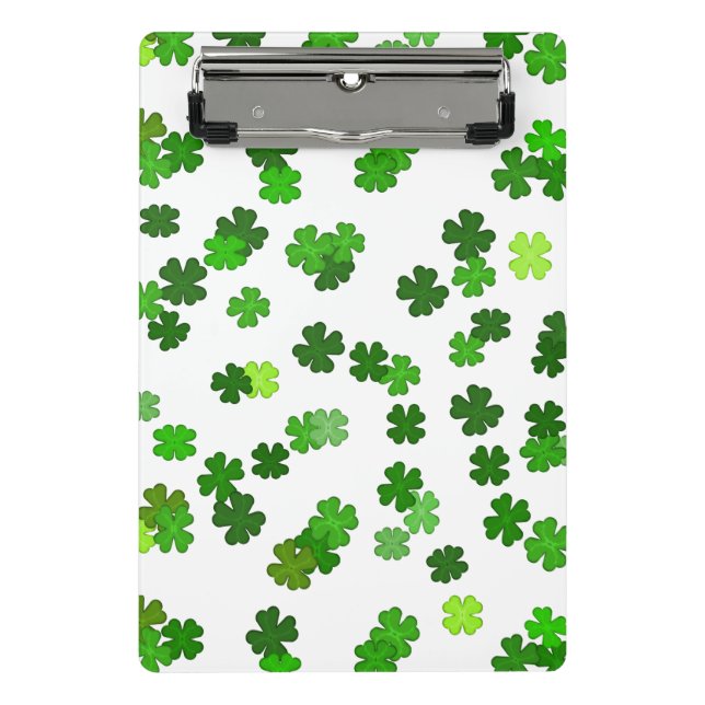 Kelly-grün „Shamrocks Falling“ Mini Klemmbrett (Vorderseite)
