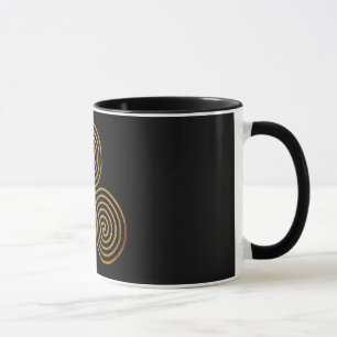 keltische Dreifach-Spirale - One Line antikes Gold Tasse