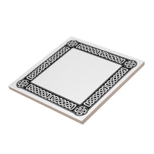 Keltische Grenze auf irgendeiner Farbe Fliese