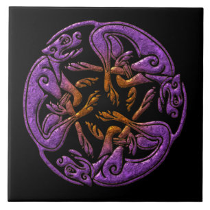 Keltische Hunde Traditioneller Ornament in lila, o Fliese