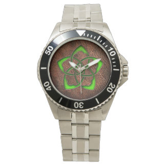 keltische Knotengrün-Blume über Lederkunst Armbanduhr
