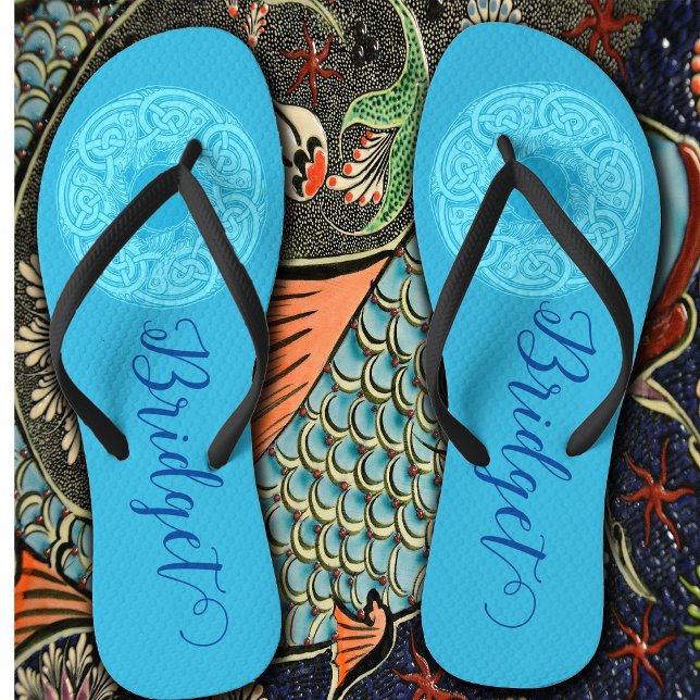 Keltische Knüpfarbeit Fisch in blau Personalisiert Flip Flops (Celtic Fish in Blue Personalized FlipFlips)