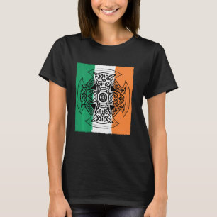 Keltisches Kreuz und irische Flagge T-Shirt