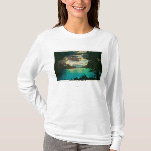 Kenai See, Alaska mit Sturm-Ansammlung T-Shirt (Vorderseite)