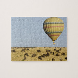 Kenia, Masai Mara. Touristen fahren mit Heißluftba Puzzle