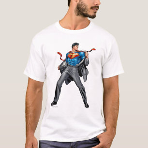 Kent wechselt in Superman T-Shirt