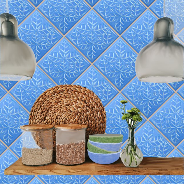Keramik mit blauen stilisierten Ovate-Blätter Fliese (Blue ovate leaf tile shown on a kitchen backsplash.)