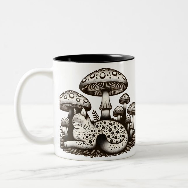 Kernkatze mit Pilzen Zweifarbige Tasse (Links)