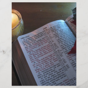 Kerze, Bibel und Poinsetta